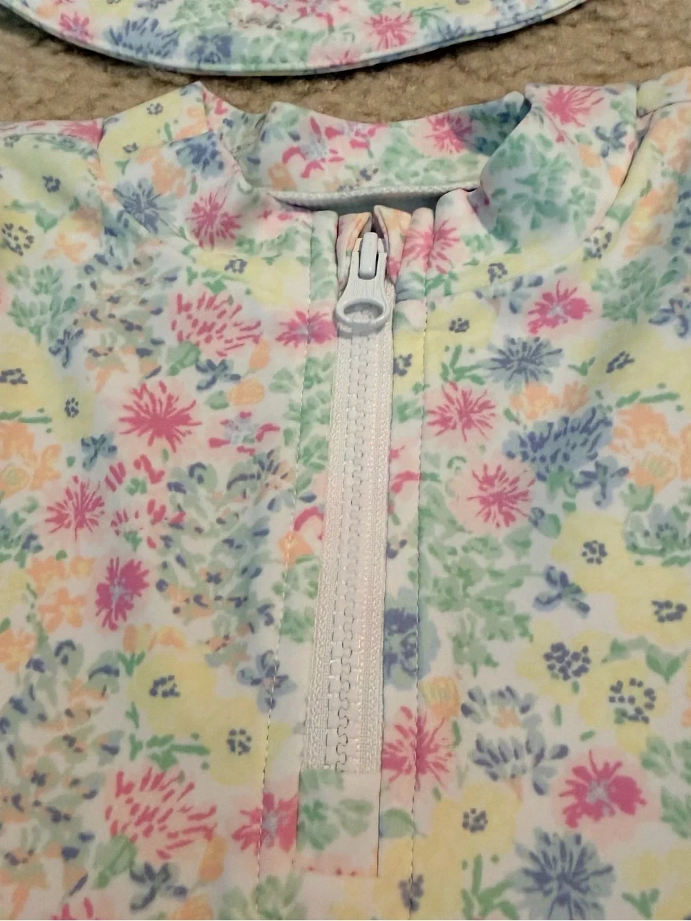 Baby GAP Floral Rash Guard Swim Set & Sun Hat 0-6M Like New - Picture 3 of 9